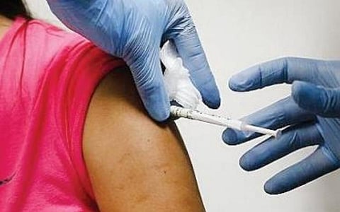 கர்ப்பப்பை புற்றுநோயை தடுக்க 9 முதல் 14 வயது மாணவிகளுக்கு தடுப்பூசி