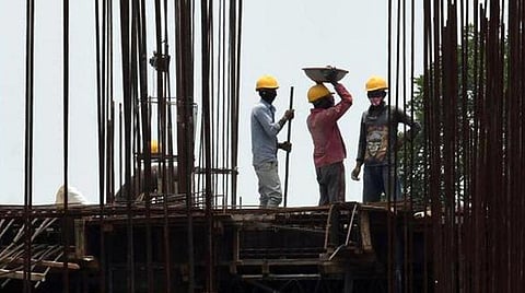 அனுமதியற்ற கட்டுமானங்கள் மீது நடவடிக்கை: நகர்ப்புற உள்ளாட்சிகளின் ஆணையர்களுக்கு அறிவுறுத்தல்