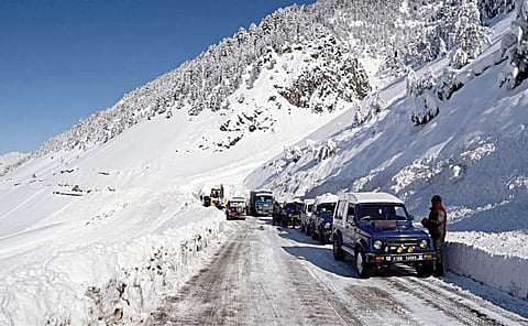 கையருகே கிரீடம் - 24: எல்லையில் ராணுவச் சாலைகள் அமைக்க ஆசையா?