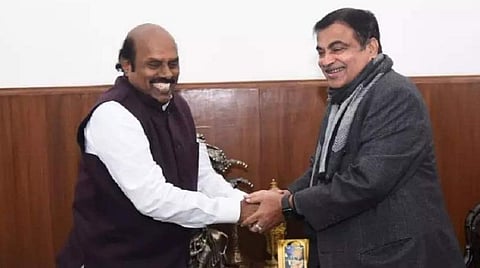 செங்கை - திண்டிவனம் சாலை விரிவாக்கம் தொடர்பான நிலுவை பணியை விரைவுபடுத்த வேண்டும்: மத்திய அமைச்சரிடம், அமைச்சர் வேலு வலியுறுத்தல்