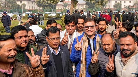 உச்ச நீதிமன்றத் தீர்ப்பை அடுத்து மகிழ்ச்சியை வெளிப்படுத்திய ஹல்த்வானி மக்கள்