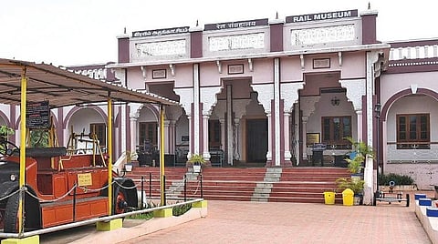 திருச்சி ரயில் அருங்காட்சியகத்தில் உள்ள வரலாற்று சிறப்புமிக்க 5,200 ஆவணங்களை டிஜிட்டல் மயமாக்கும் பணிகள் தீவிரம்