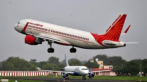 'தங்களுக்கு இது பெரும் அவமானம்' - விமானத்தில் பெண் மீது சிறுநீர் கழித்த நபரை டிஸ்மிஸ் செய்த அமெரிக்க நிறுவனம்