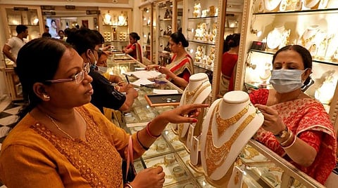 தங்கம் விலை பவுனுக்கு ரூ.304 குறைந்தது