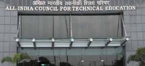 ஆன்லைனில் இலவச படிப்பு - ஏஐசிடிஇ வலியுறுத்தல்