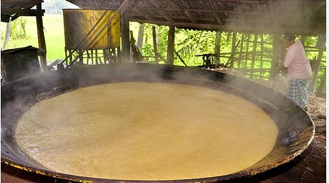 பராரம்பரிய முறையில் தயாராகும் மலையாள உருண்டை வெல்லம்