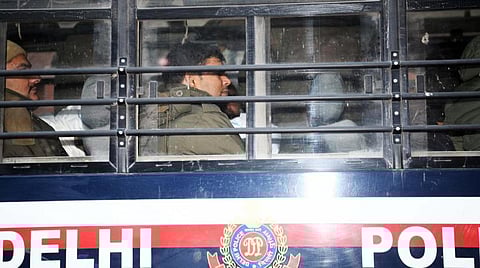 டெல்லியில் காரில் இழுத்து செல்லப்பட்டு இளம்பெண் இறந்த வழக்கில் 6 பேருக்கு 14 நாள் காவல்