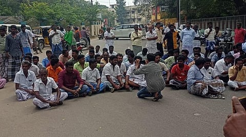 போராட்டத்தில் ஈடுபட்டவர்கள்