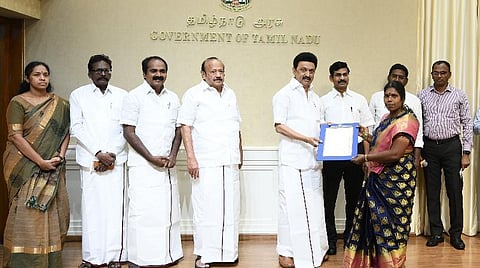 பயிர் காப்பீட்டு திட்டத்தில் 2.21 லட்சம் விவசாயிகளுக்கு ரூ.318 கோடி இழப்பீடு - முதல்வர் மு.க.ஸ்டாலின் தொடங்கி வைத்தார்