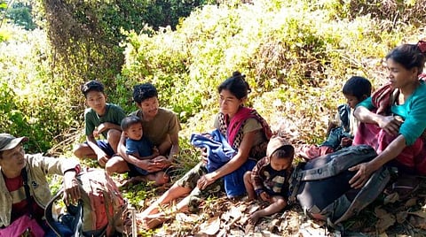 வங்கதேசத்திலிருந்து மிசோரமில் குவியும் அகதிகள் - எல்லையில் உணவு, குடிநீர் இன்றி பரிதவிப்பு