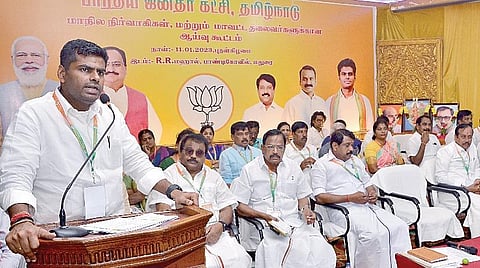 மதுரையில் நடந்த பாஜக நிர்வாகிகள் கூட்டத்தில் அக்கட்சித் தலைவர் அண்ணாமலை பேசினார்.படம்: நா. தங்கரத்தினம்