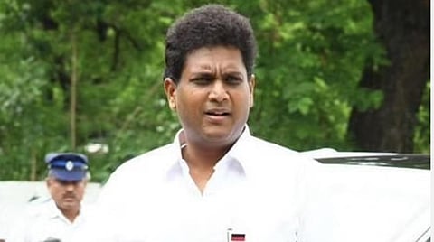 பேரவை நிகழ்வை கைபேசியில் ஆளுநரின் விருந்தினர் பதிவு: உரிமைக் குழு ஆய்வு