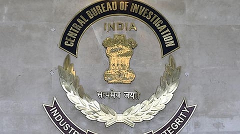 முன்னாள் ரயில்வே அதிகாரி வீட்டிலிருந்து 17 கிலோ தங்கம், ரூ.1.57 கோடி பறிமுதல்