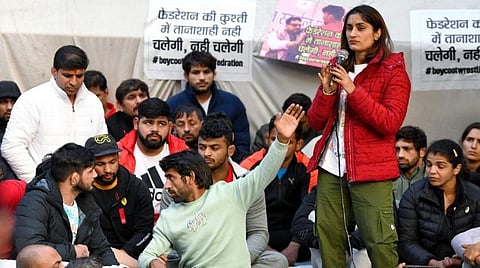 இந்திய மல்யுத்த கூட்டமைப்பின் தலைவர் மீது பாலியல் குற்றச்சாட்டு - விசாரணை நடத்த 7 பேர் கொண்ட குழு அமைப்பு