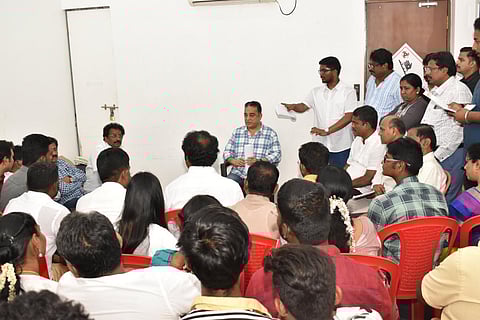 ஈரோடு கிழக்கு இடைத்தேர்தல் குறித்து மநீம தலைவர் கமல்ஹாசன் தலைமையில் திங்கட்கிழமை நடந்த ஆலோசனைக்கூட்டம்