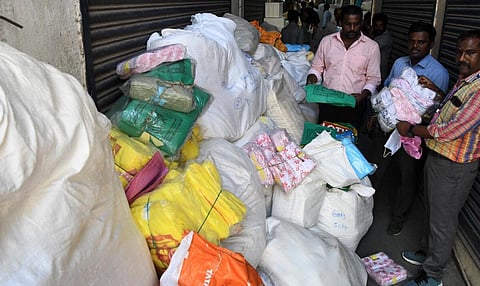 தடை செய்யப்பட்ட பிளாஸ்டிக் பறிமுதல்