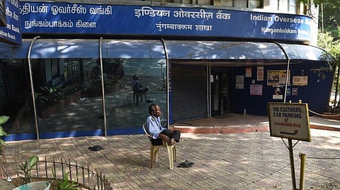 ஊழியர் வேலைநிறுத்தம் காரணமாக இடையில் ஒருநாள் தவிர வங்கிகள் நாளை முதல் 5 நாட்கள் செயல்படாது