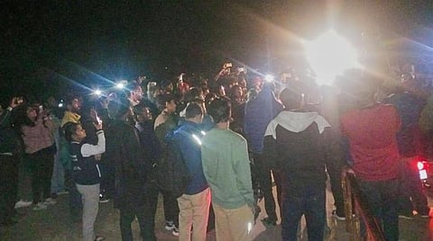 பிரதமர் மோடி குறித்த பிபிசி ஆவணப்படம் | அனுமதியின்றி திரையிடும் மாணவர்கள் - அரசியல் ஆயுதமாக்கும் எதிர்க்கட்சிகள்