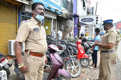 காவல் துறையினர் சோதனை | கோப்புப் படம்