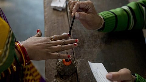 மக்கள் மனநிலை குறித்த கருத்துக் கணிப்பு - மத்திய அரசுக்கு 67% பேர் ஆதரவு : பொது சிவில் சட்டம் அவசியம் என பதில்