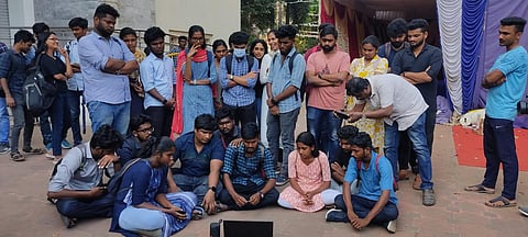 பிபிசி ஆவணப்படத்தை பார்த்த எஸ்எஃப்ஐ சங்கத்தினர்