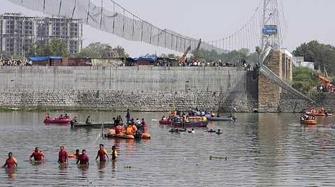 மோர்பி தொங்கு பாலம் விபத்து | 1,200 பக்க குற்றப்பத்திரிகை - ஒரேவா குழும அதிகாரி பெயர் சேர்ப்பு