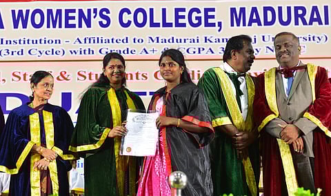 “அன்பு, மதம், கோட்பாடு, பண்பாடு என்ற பெயரில்...” - பெண்களுக்கு கனிமொழி எம்.பி எச்சரிக்கை