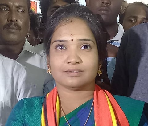 மேனகா நவநீதன்