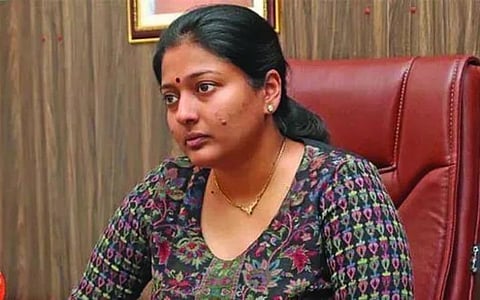 நடிகை காயத்ரி ரகுராம் அளித்த புகாரால் ராணிப்பேட்டை பாஜக நிர்வாகி மீது வழக்கு