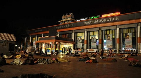 ‘அமிர்த்’ திட்டத்தில் மேலும் 15 ரயில் நிலையங்கள் மேம்படுத்தப்படும் - மதுரை கோட்ட ரயில்வே மேலாளர் தகவல்