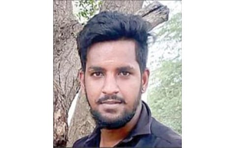 சதீஷ் (எ) சக்திவேல்.