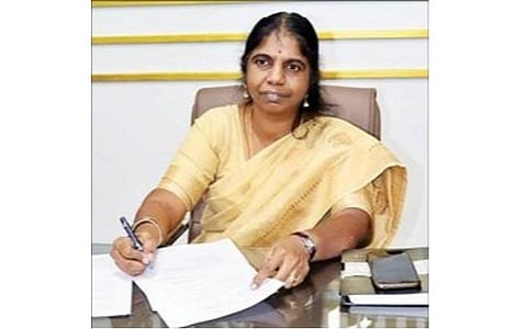 ராணிப்பேட்டை மாவட்ட ஆட்சிய ராக பொறுப்பேற்ற வளர்மதி.