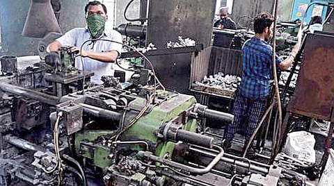 எம்எஸ்எம்இ நிறுவனங்களுக்கான பாக்கியை 45 நாட்களுக்குள் செலுத்தாவிட்டால் வரிச் சலுகை இல்லை.. மத்திய அரசின் புதிய சட்டத்தால் பலனா, பாதிப்பா?