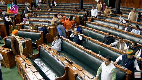 அதானி குழும விவகாரத்தை விவாதிக்க எதிர்க்கட்சிகள் வலியுறுத்தல்: நாடாளுமன்றம் நாள் முழுவதும் ஒத்திவைப்பு