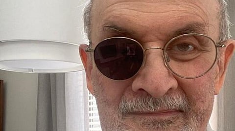 சல்மான் ருஷ்டி பகிர்ந்த புகைப்படம்