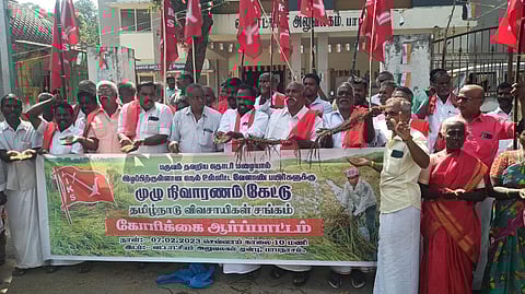 போராட்டத்தில் ஈடுபட்ட விவசாய சங்கத்தினர்