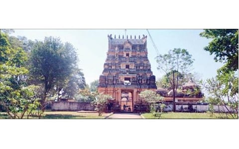 நெடுங்காடு தான்தோன்றீஸ்வரர் கோயில்.