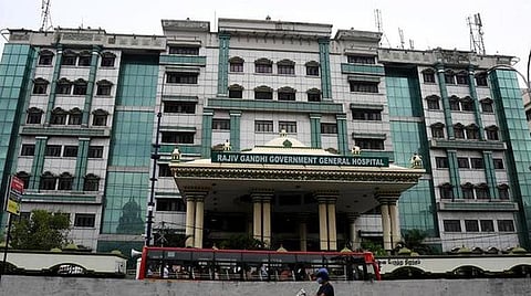 செயல்பாடுகள், சிகிச்சை அளிப்பதில் சென்னை ராஜீவ்காந்தி அரசு பொது மருத்துவமனை முதலிடம்: சேலம் மருத்துவமனைக்கு 2-ம் இடம், கோவைக்கு 3-ம் இடம்