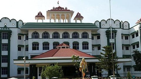 மதுரை | காதல் திருமணம் செய்ததால் தென்காசி அருகே பெற்றோரால் கடத்தப்பட்ட இளம்பெண் உயர் நீதிமன்றத்தில் ஆஜர்