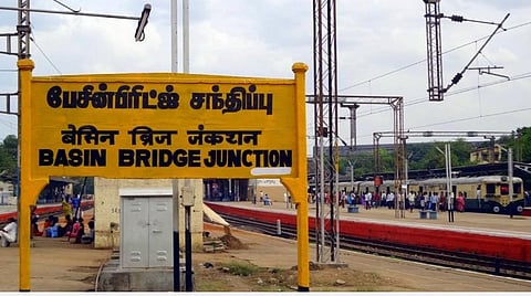 சென்னை | ரயில் நிலையத்தில் கல்லூரி மாணவர்கள் மோதல்: போலீஸார் விசாரணை