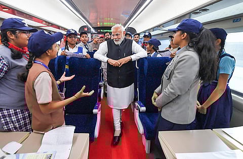 மும்பையில் இருந்து ஷீரடி, சோலாப்பூருக்கு 2 வந்தே பாரத் ரயில்களை தொடங்கினார் பிரதமர்