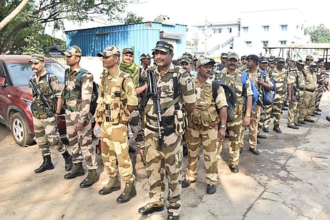 இடைத்தேர்தல் நடக்கும் ஈரோடு கிழக்கில் பலத்த பாதுகாப்பு - துணை ராணுவத்தினர் அணிவகுப்பு
