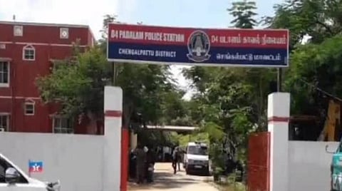 மதுராந்தகம் | மதுவில் விஷம் கலந்ததாக கூறப்படும் சம்பவம்: கணவர், நண்பர் மரணம் - மனைவி கைது