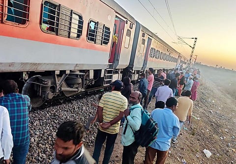 கோதாவரி எக்ஸ்பிரஸ் ஆந்திராவில் தடம் புரண்டது