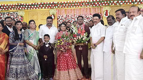 முன்னறிவிப்பு இன்றி ஜி.கே.மணி இல்ல விழாவுக்கு வந்த முதல்வர் ஸ்டாலின் - ஈரோடு கிழக்கு பாமக வாக்குகளை ஈர்க்கும் திட்டமா?