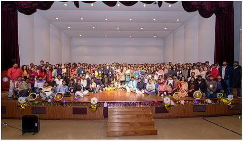 தென்கொரியாவில் நடந்த பொங்கல் விழாவில் பங்கேற்றவர்கள்