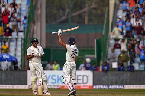 அக்சர் படேல், அஸ்வினின் சிறப்பான பேட்டிங்கால் 262 ரன்கள் சேர்த்து ஆட்டமிழந்தது இந்திய அணி