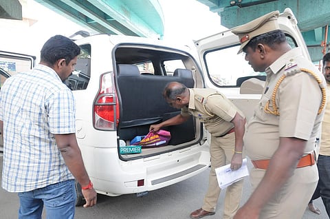 ஈரோடு கிழக்கில் ஆவணங்களில்லாத ரூ.51 லட்சம் பறிமுதல்