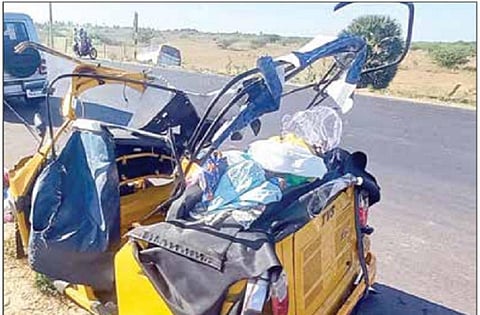 ராமநாதபுரம் அருகே விபத்தில் தாய் - சேய் உட்பட 4 பேர் உயிரிழப்பு