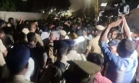 நாம் தமிழர் - திமுக மோதல்: 10-க்கும் மேற்பட்டோர் காயம் - சீமான் வேட்பாளருக்கு நோட்டீஸ்